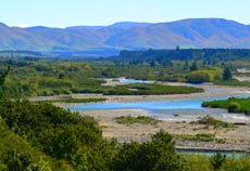 Peel Forest Lodge - nearby Rangitata River, for salmon fishing, swimming, walking
